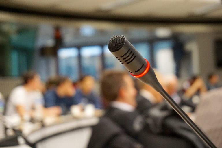 microphone-704255_960_720